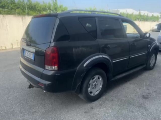 Чорний Cанг Йонг Rexton, об'ємом двигуна 2.7 л та пробігом 195 тис. км за 3500 $, фото 2 на Automoto.ua