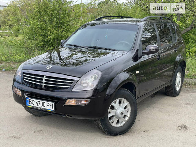 Чорний Cанг Йонг Rexton, об'ємом двигуна 2.3 л та пробігом 221 тис. км за 7500 $, фото 2 на Automoto.ua