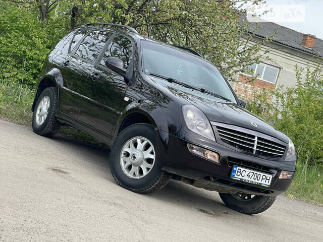 Чорний Cанг Йонг Rexton, об'ємом двигуна 2.3 л та пробігом 221 тис. км за 7500 $, фото 4 на Automoto.ua