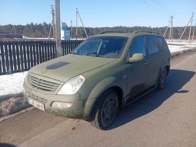 Черный Cанг Йонг Рекстон, объемом двигателя 3 л и пробегом 200 тыс. км за 1300 $, фото 5 на Automoto.ua