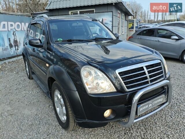 Черный Cанг Йонг Рекстон, объемом двигателя 2.7 л и пробегом 195 тыс. км за 8500 $, фото 2 на Automoto.ua