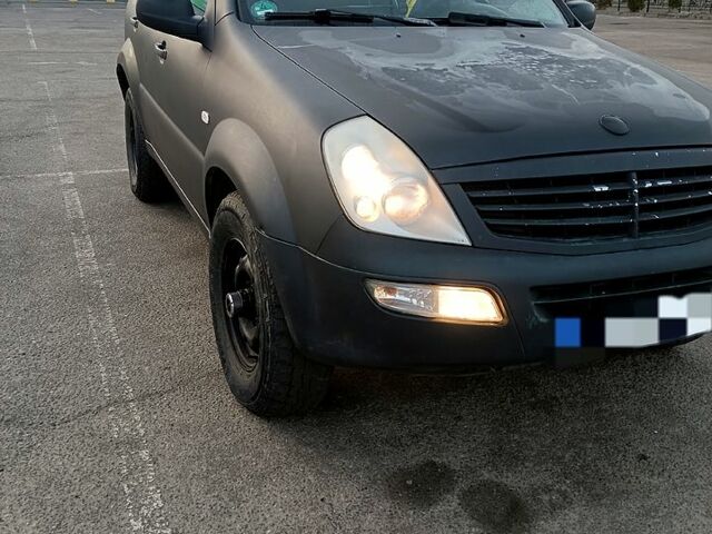 Чорний Cанг Йонг Rexton, об'ємом двигуна 2.7 л та пробігом 271 тис. км за 4100 $, фото 2 на Automoto.ua