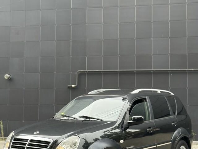 Чорний Cанг Йонг Rexton, об'ємом двигуна 2.7 л та пробігом 250 тис. км за 3700 $, фото 2 на Automoto.ua