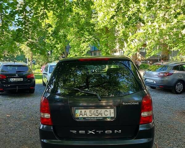 Чорний Cанг Йонг Rexton, об'ємом двигуна 2.7 л та пробігом 254 тис. км за 6500 $, фото 4 на Automoto.ua