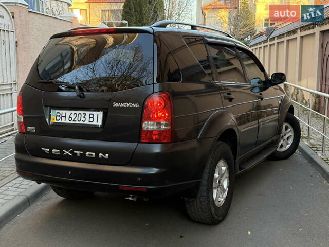 Чорний Cанг Йонг Rexton, об'ємом двигуна 2.7 л та пробігом 170 тис. км за 8300 $, фото 2 на Automoto.ua