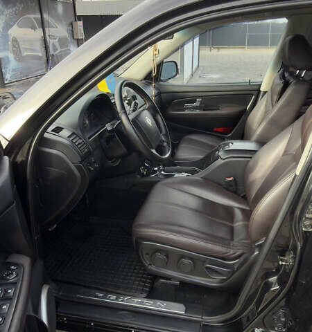 Черный Cанг Йонг Рекстон, объемом двигателя 2.7 л и пробегом 280 тыс. км за 8500 $, фото 5 на Automoto.ua