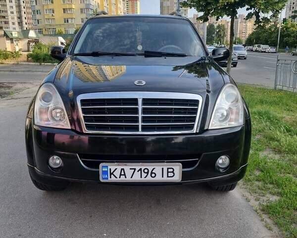Черный Cанг Йонг Рекстон, объемом двигателя 2.7 л и пробегом 190 тыс. км за 7700 $, фото 3 на Automoto.ua