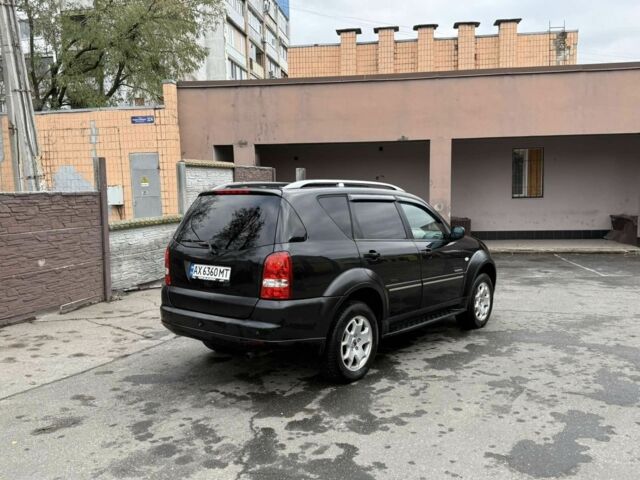 Черный Cанг Йонг Рекстон, объемом двигателя 2.7 л и пробегом 250 тыс. км за 7000 $, фото 6 на Automoto.ua