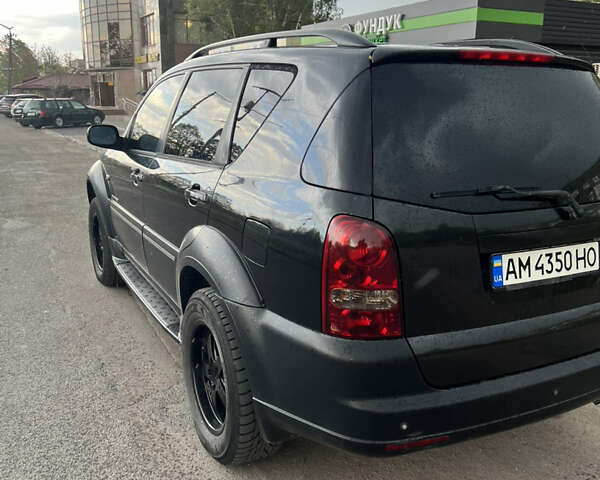 Чорний Cанг Йонг Rexton, об'ємом двигуна 2.7 л та пробігом 275 тис. км за 8500 $, фото 3 на Automoto.ua