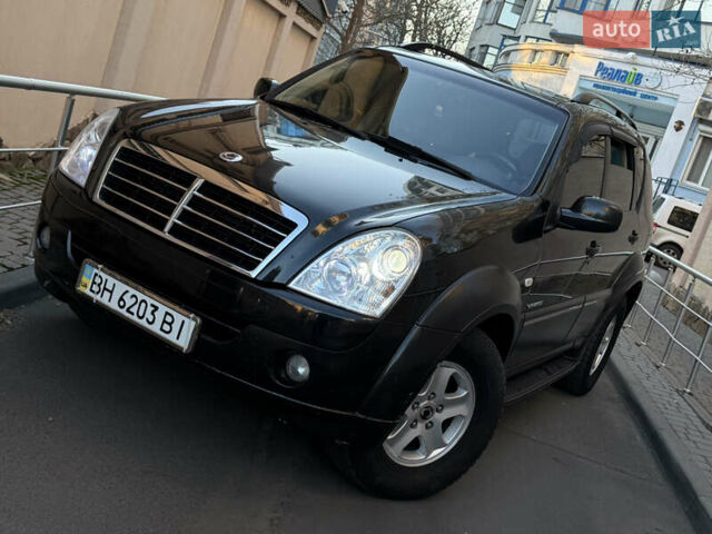 Чорний Cанг Йонг Rexton, об'ємом двигуна 2.7 л та пробігом 170 тис. км за 8300 $, фото 1 на Automoto.ua