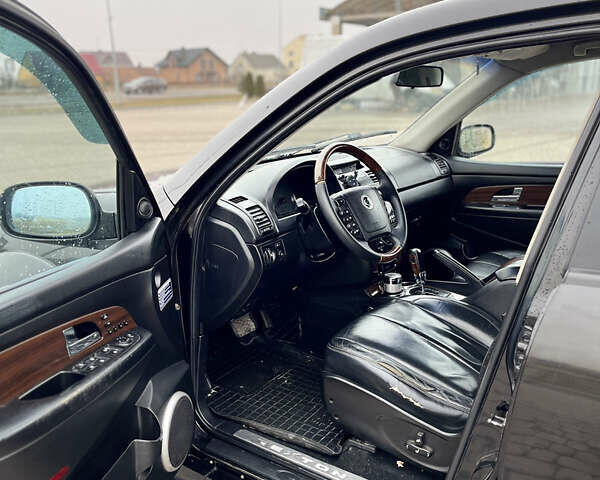 Чорний Cанг Йонг Rexton, об'ємом двигуна 2.69 л та пробігом 234 тис. км за 7150 $, фото 10 на Automoto.ua