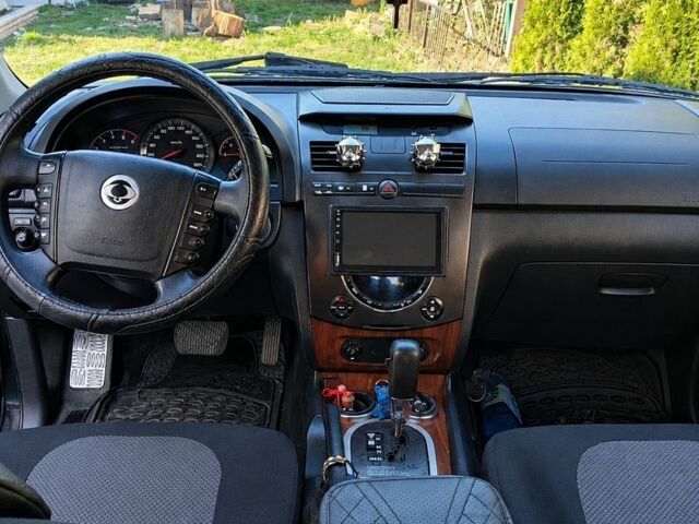 Чорний Cанг Йонг Rexton, об'ємом двигуна 2.7 л та пробігом 329 тис. км за 6999 $, фото 13 на Automoto.ua