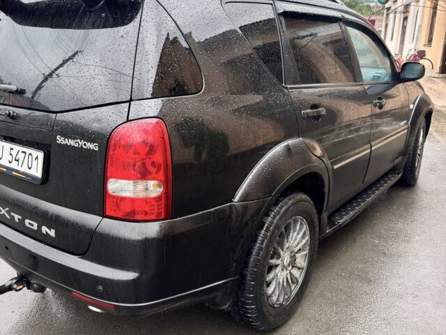 Черный Cанг Йонг Рекстон, объемом двигателя 2.7 л и пробегом 385 тыс. км за 5500 $, фото 5 на Automoto.ua