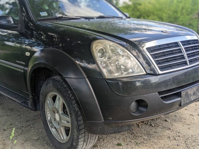 Чорний Cанг Йонг Rexton, об'ємом двигуна 2.7 л та пробігом 270 тис. км за 3000 $, фото 2 на Automoto.ua