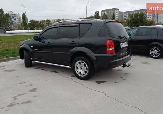 Черный Cанг Йонг Рекстон, объемом двигателя 2.7 л и пробегом 215 тыс. км за 7650 $, фото 3 на Automoto.ua