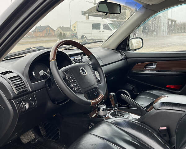 Чорний Cанг Йонг Rexton, об'ємом двигуна 2.69 л та пробігом 234 тис. км за 7150 $, фото 12 на Automoto.ua