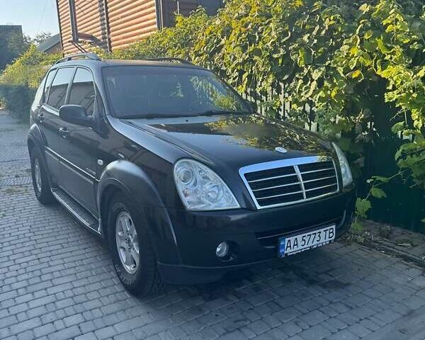 Чорний Cанг Йонг Rexton, об'ємом двигуна 2.7 л та пробігом 381 тис. км за 6900 $, фото 4 на Automoto.ua
