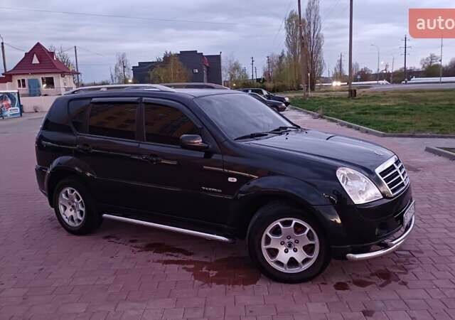 Черный Cанг Йонг Рекстон, объемом двигателя 2.7 л и пробегом 215 тыс. км за 7650 $, фото 11 на Automoto.ua