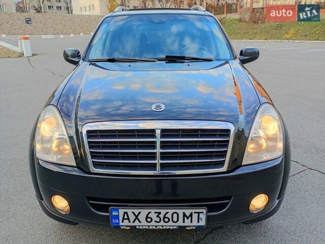 Черный Cанг Йонг Рекстон, объемом двигателя 2.7 л и пробегом 240 тыс. км за 7000 $, фото 2 на Automoto.ua