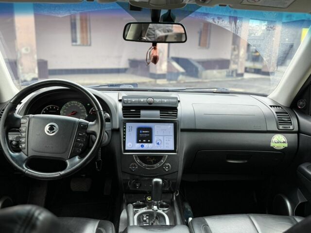 Черный Cанг Йонг Рекстон, объемом двигателя 2.7 л и пробегом 250 тыс. км за 7000 $, фото 7 на Automoto.ua