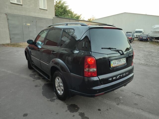 Чорний Cанг Йонг Rexton, об'ємом двигуна 0 л та пробігом 293 тис. км за 5950 $, фото 5 на Automoto.ua