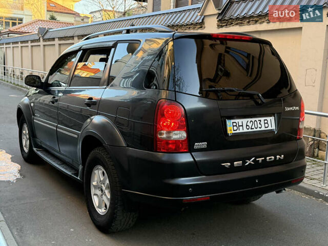 Чорний Cанг Йонг Rexton, об'ємом двигуна 2.7 л та пробігом 170 тис. км за 8300 $, фото 15 на Automoto.ua
