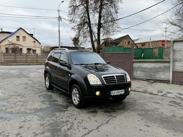 Черный Cанг Йонг Рекстон, объемом двигателя 2.7 л и пробегом 250 тыс. км за 7000 $, фото 2 на Automoto.ua