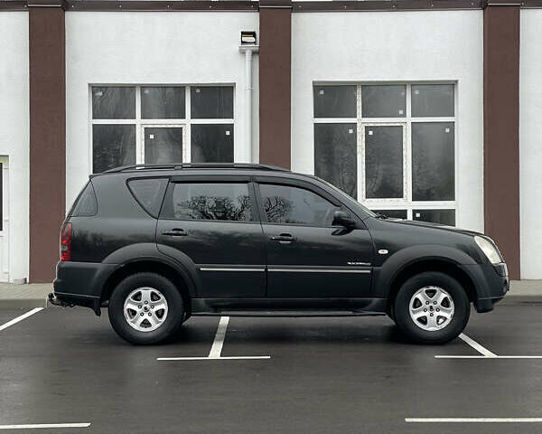 Черный Cанг Йонг Рекстон, объемом двигателя 2.7 л и пробегом 511 тыс. км за 4950 $, фото 3 на Automoto.ua