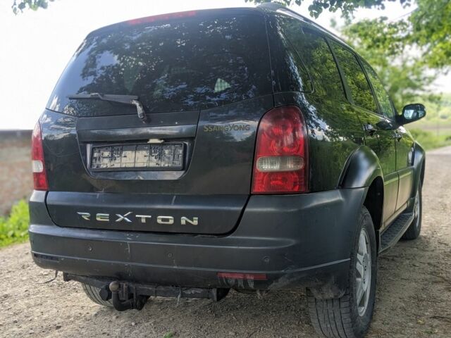 Чорний Cанг Йонг Rexton, об'ємом двигуна 2.7 л та пробігом 270 тис. км за 3000 $, фото 1 на Automoto.ua