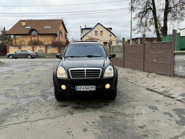 Черный Cанг Йонг Рекстон, объемом двигателя 2.7 л и пробегом 250 тыс. км за 7000 $, фото 1 на Automoto.ua