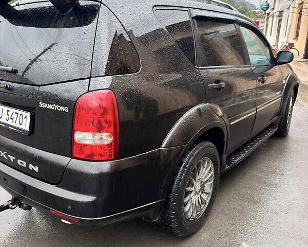 Чорний Cанг Йонг Rexton, об'ємом двигуна 2.7 л та пробігом 385 тис. км за 4200 $, фото 3 на Automoto.ua
