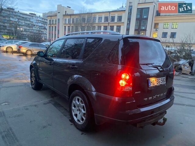 Черный Cанг Йонг Рекстон, объемом двигателя 2.7 л и пробегом 300 тыс. км за 4299 $, фото 5 на Automoto.ua