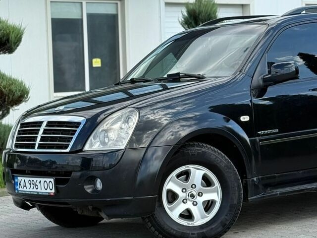 Чорний Cанг Йонг Rexton, об'ємом двигуна 2.7 л та пробігом 303 тис. км за 5500 $, фото 2 на Automoto.ua