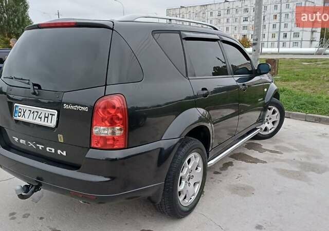 Черный Cанг Йонг Рекстон, объемом двигателя 2.7 л и пробегом 215 тыс. км за 7650 $, фото 1 на Automoto.ua