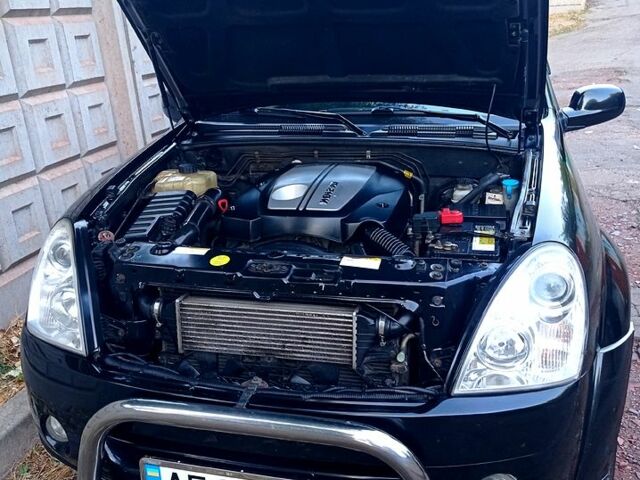 Черный Cанг Йонг Рекстон, объемом двигателя 2.7 л и пробегом 239 тыс. км за 6700 $, фото 1 на Automoto.ua