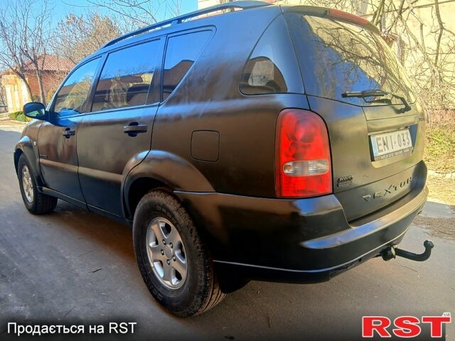 Черный Cанг Йонг Рекстон, объемом двигателя 2.7 л и пробегом 327 тыс. км за 3300 $, фото 5 на Automoto.ua