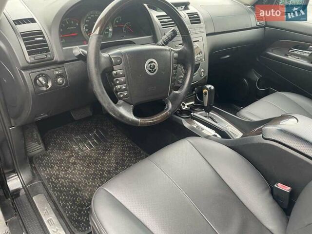 Чорний Cанг Йонг Rexton, об'ємом двигуна 2.7 л та пробігом 188 тис. км за 8650 $, фото 15 на Automoto.ua