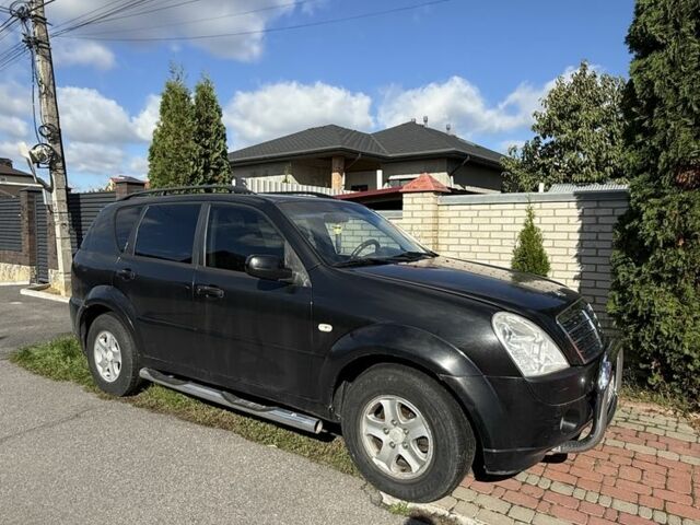 Чорний Cанг Йонг Rexton, об'ємом двигуна 2.7 л та пробігом 300 тис. км за 4500 $, фото 1 на Automoto.ua