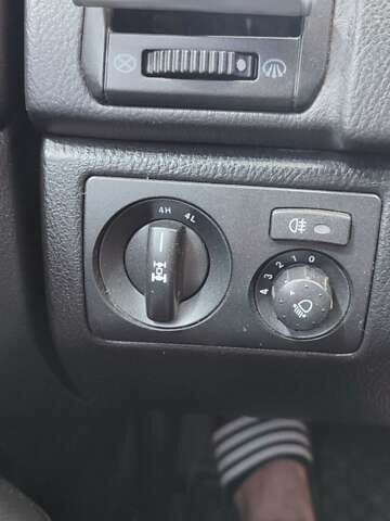 Черный Cанг Йонг Рекстон, объемом двигателя 2.7 л и пробегом 230 тыс. км за 8000 $, фото 20 на Automoto.ua