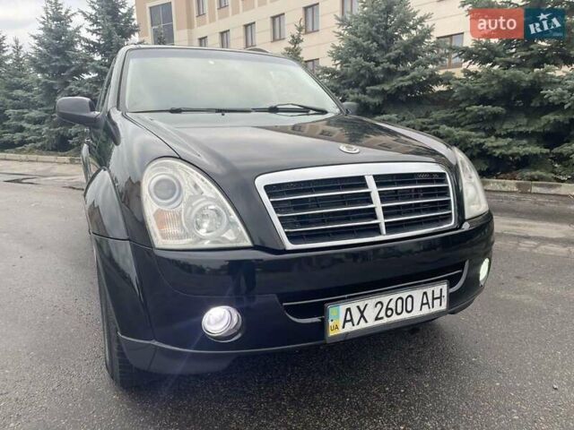 Чорний Cанг Йонг Rexton, об'ємом двигуна 2.7 л та пробігом 188 тис. км за 8650 $, фото 13 на Automoto.ua