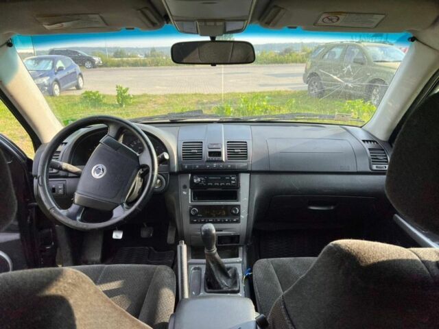 Чорний Cанг Йонг Rexton, об'ємом двигуна 2.7 л та пробігом 150 тис. км за 5000 $, фото 4 на Automoto.ua