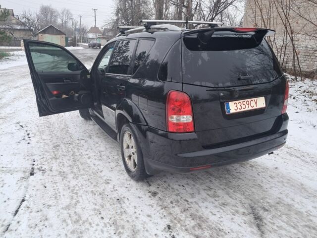 Черный Cанг Йонг Рекстон, объемом двигателя 0 л и пробегом 275 тыс. км за 5500 $, фото 3 на Automoto.ua