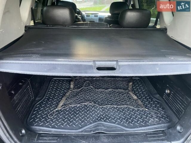 Чорний Cанг Йонг Rexton, об'ємом двигуна 2.7 л та пробігом 329 тис. км за 6999 $, фото 5 на Automoto.ua
