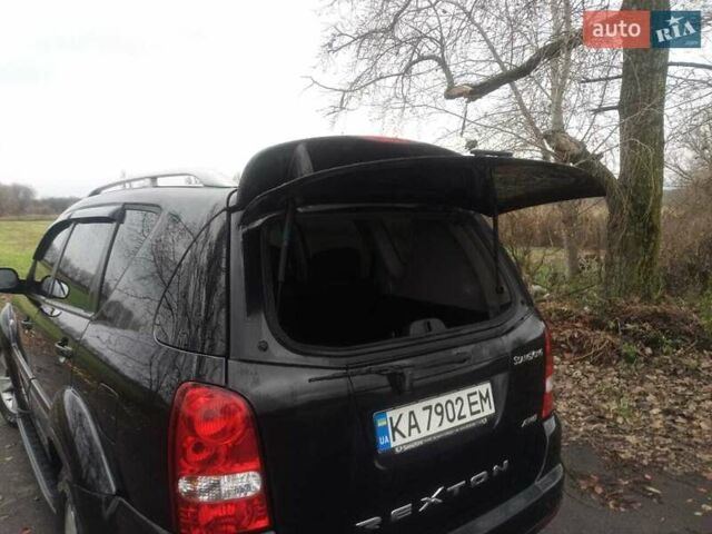 Черный Cанг Йонг Рекстон, объемом двигателя 2.7 л и пробегом 99 тыс. км за 10700 $, фото 6 на Automoto.ua