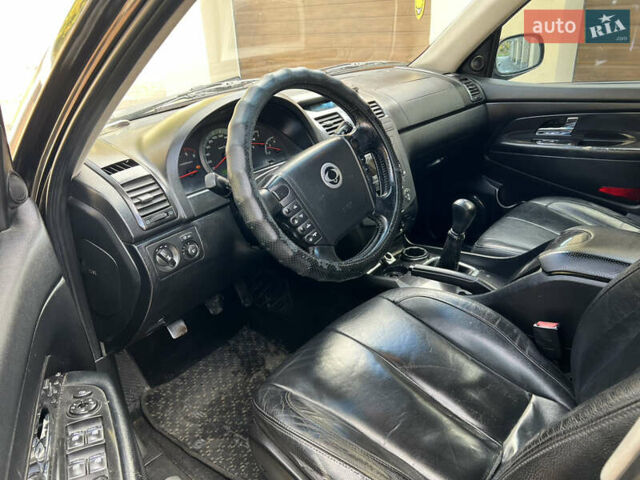 Чорний Cанг Йонг Rexton, об'ємом двигуна 2.69 л та пробігом 305 тис. км за 4999 $, фото 7 на Automoto.ua