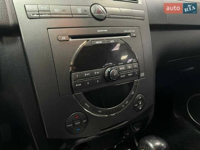 Черный Cанг Йонг Рекстон, объемом двигателя 2.7 л и пробегом 218 тыс. км за 7490 $, фото 27 на Automoto.ua