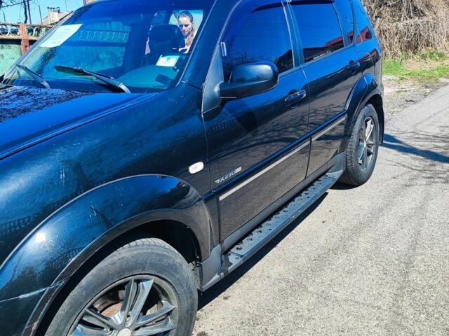 Черный Cанг Йонг Рекстон, объемом двигателя 2.7 л и пробегом 320 тыс. км за 7300 $, фото 5 на Automoto.ua