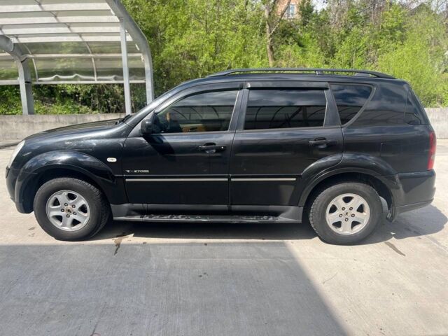 Чорний Cанг Йонг Rexton, об'ємом двигуна 2.7 л та пробігом 306 тис. км за 8490 $, фото 4 на Automoto.ua