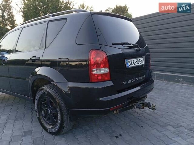 Черный Cанг Йонг Рекстон, объемом двигателя 2.7 л и пробегом 188 тыс. км за 6200 $, фото 6 на Automoto.ua