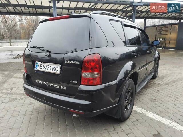 Чорний Cанг Йонг Rexton, об'ємом двигуна 2.7 л та пробігом 283 тис. км за 6750 $, фото 16 на Automoto.ua